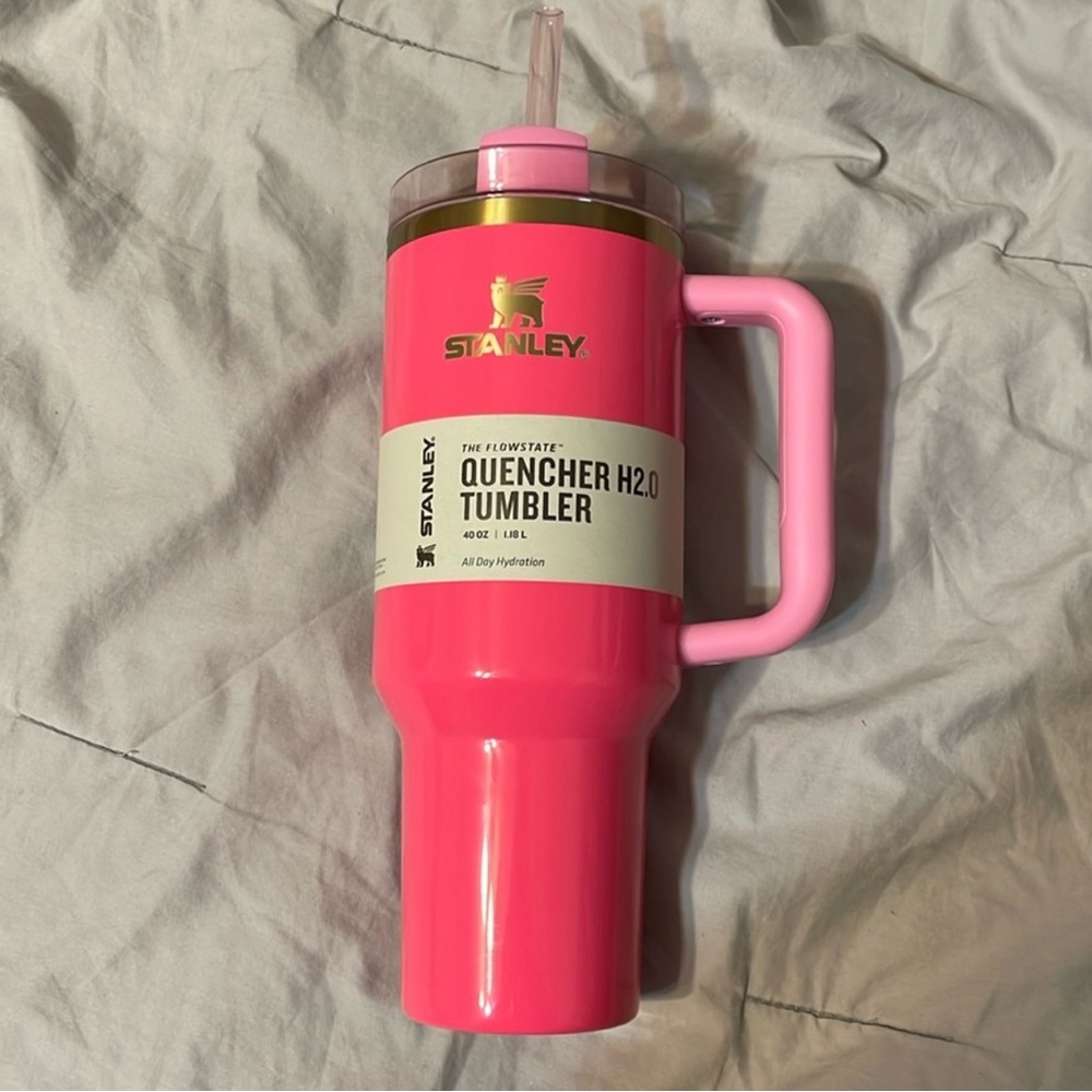 Stanley Parade Pink 40 oz Quencher H2.0
Tumbler - Limited Edition